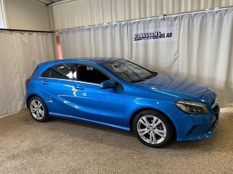 Begagnad Mercedes A180 109 HK (80 kW) 2016 Blå Halvkombi