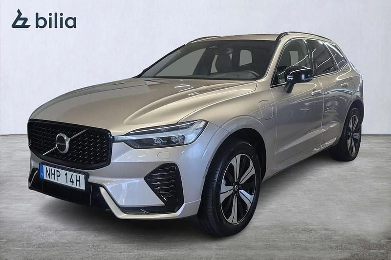 Ljusgrå (grå) Begagnad 2025 Volvo XC60 Plus SUV | 599 000 kr (Lite dyr) - Bild 1/4