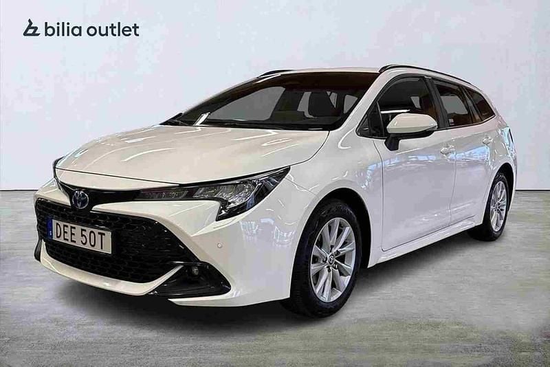 Vit Begagnad 2024 Toyota Corolla Active Kombi | 279 900 kr (Bra pris) - Bild 1/1