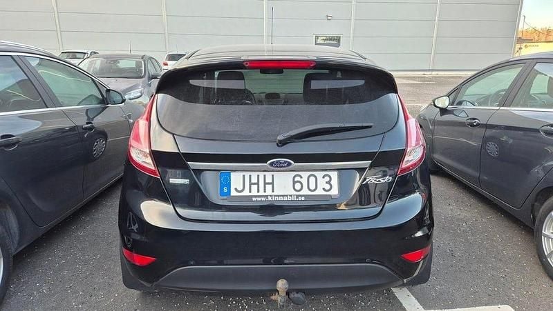 Begagnad Ford Fiesta Titanium 101 HK (74 kW) 2013 Svart Halvkombi