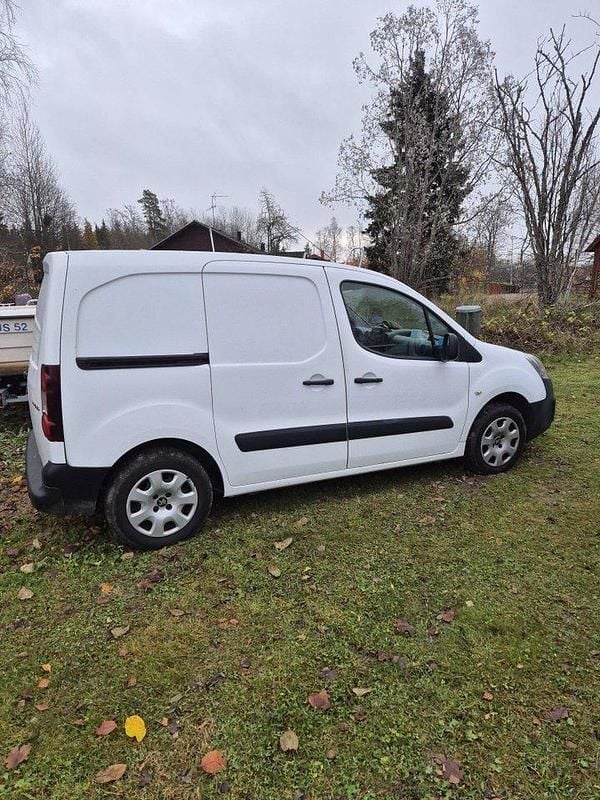 Vit Begagnad 2017 Peugeot Partner Van | 79 000 kr (Bra pris) - Bild 1/4