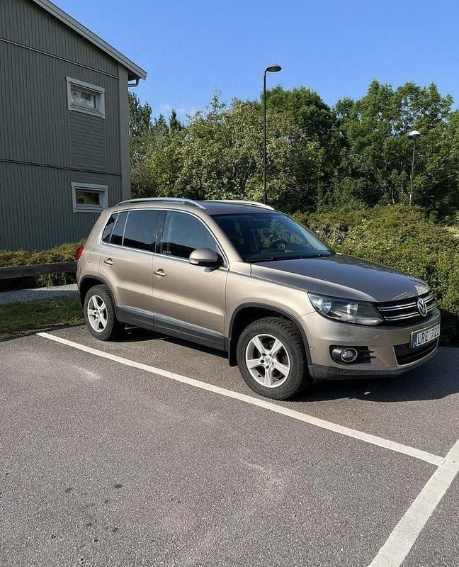 Grå Begagnad 2012 VW Tiguan Sportline SUV | 85 000 kr (Bra pris) - Bild 1/4
