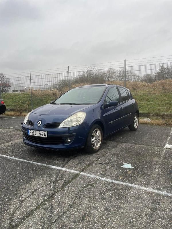 Begagnad Renault Clio R.S. 98 HK (72 kW) 2007 Halvkombi
