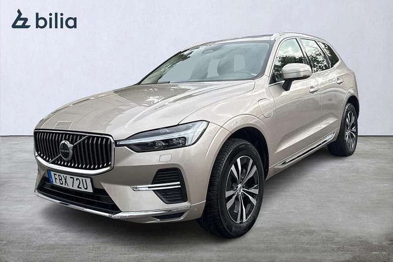 Grå Begagnad 2022 Volvo XC60 Core SUV | 449 000 kr (Marknadspris) - Bild 1/3