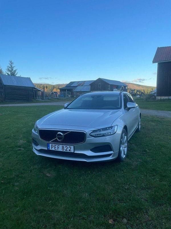 Silver Begagnad 2017 Volvo V90 Kombi | 175 000 kr (Bra pris) - Bild 1/4