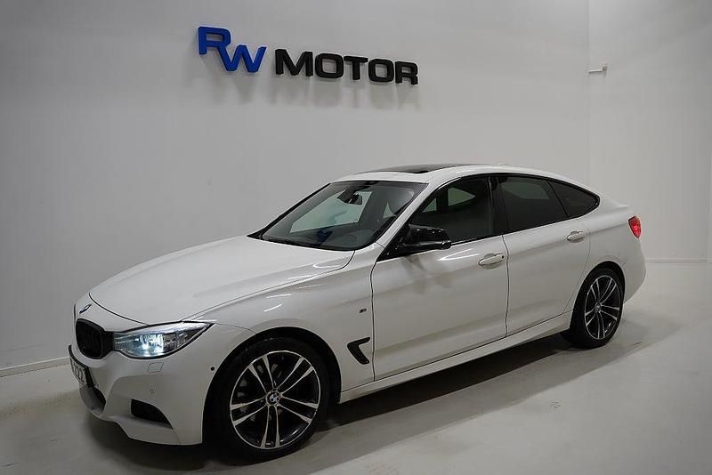 Vit Begagnad 2015 BMW 330 M Sport Halvkombi | 184 900 kr (Marknadspris) - Bild 1/4