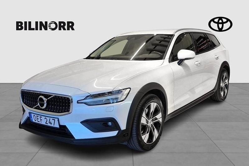Vit Begagnad 2020 Volvo V60 CC Kombi | 329 900 kr (Marknadspris) - Bild 1/4