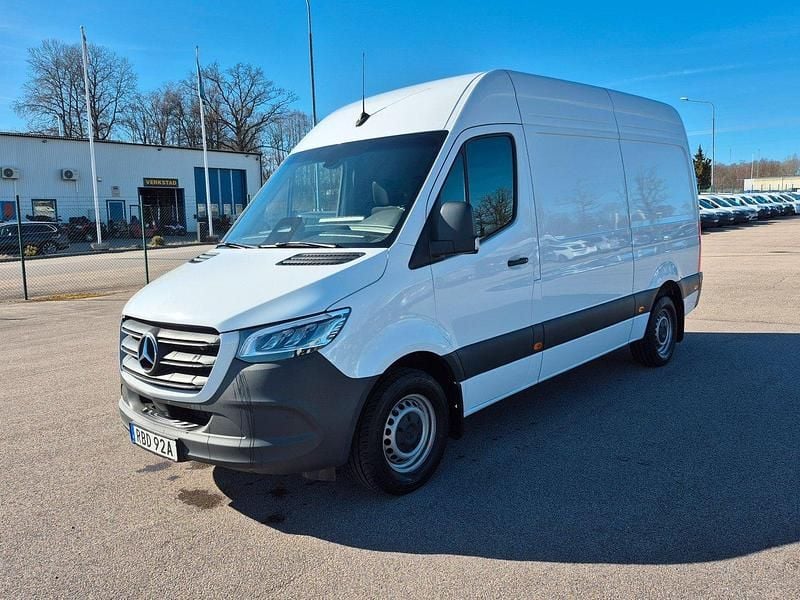 Vit Begagnad 2025 Mercedes Sprinter Van | 618 750 kr (Marknadspris) - Bild 1/4