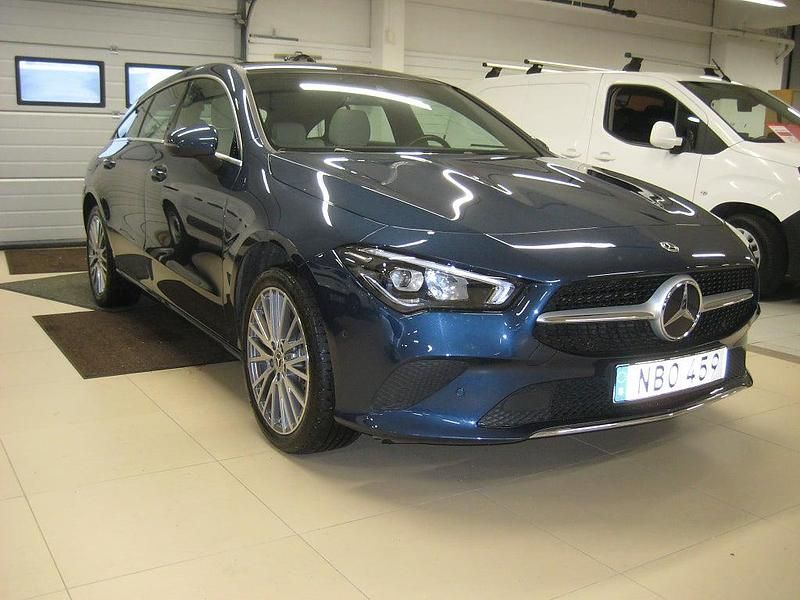 Blå Begagnad 2023 Mercedes CLA250e Shooting Brake Kombi | 339 800 kr (Marknadspris) - Bild 1/4