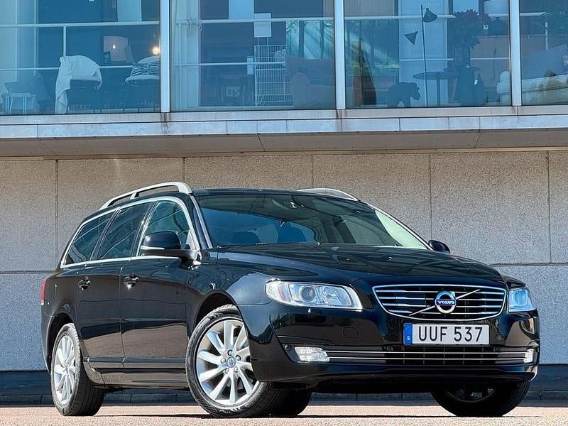 Svart Begagnad 2016 Volvo V70 Momentum Kombi | 149 900 kr (Marknadspris) - Bild 1/4