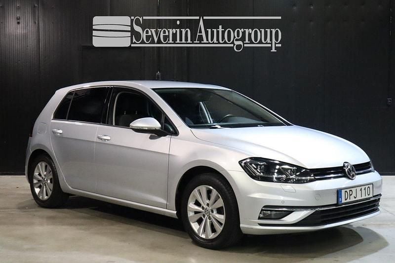Silver Begagnad 2018 VW Golf VII Halvkombi | 129 000 kr (Superpris) - Bild 1/4