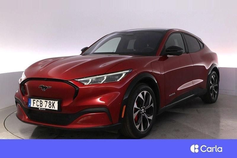 Röd Begagnad 2021 Ford Mustang Mach-E SUV | 335 900 kr (Marknadspris) - Bild 1/4