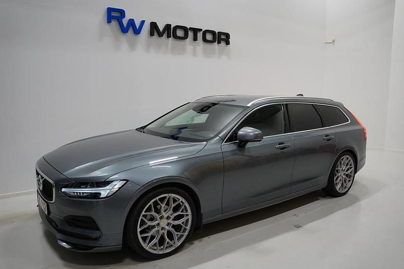 Grå Begagnad 2018 Volvo V90 Momentum Kombi | 234 800 kr (Marknadspris) - Bild 1/4