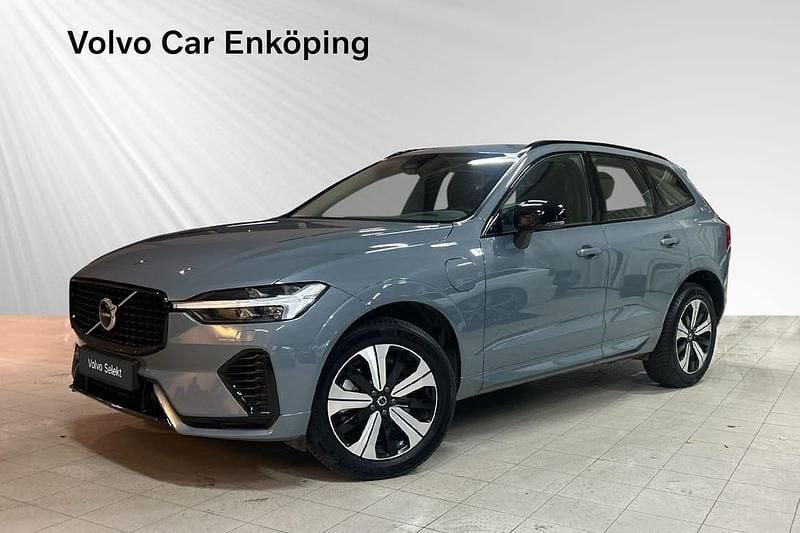 Grå Begagnad 2024 Volvo XC60 Plus SUV | 514 900 kr (Marknadspris) - Bild 1/3