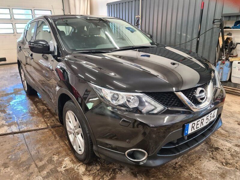 Svart Begagnad 2017 Nissan Qashqai SUV | 169 000 kr (Marknadspris) - Bild 1/4
