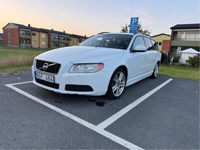 Vit Begagnad 2013 Volvo V70 Kombi | 70 000 kr (Superpris) - Bild 1/4