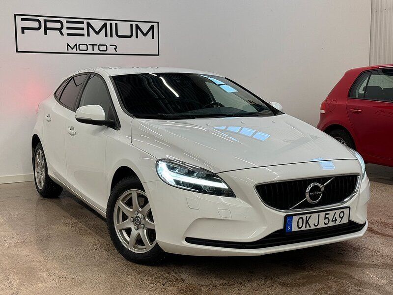 Vit Begagnad 2016 Volvo V40 Momentum Kombi | 154 900 kr (Marknadspris) - Bild 1/4
