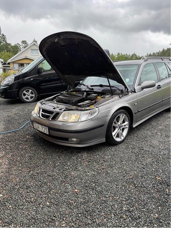 Grå Begagnad 2002 Saab 9-5 Aero Kombi | 28 000 kr (Dyr) - Bild 1/4