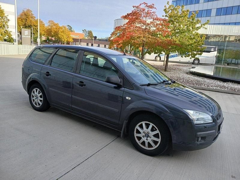 Grå Begagnad 2006 Ford Focus S Kombi | 18 500 kr (Bra pris) - Bild 1/4