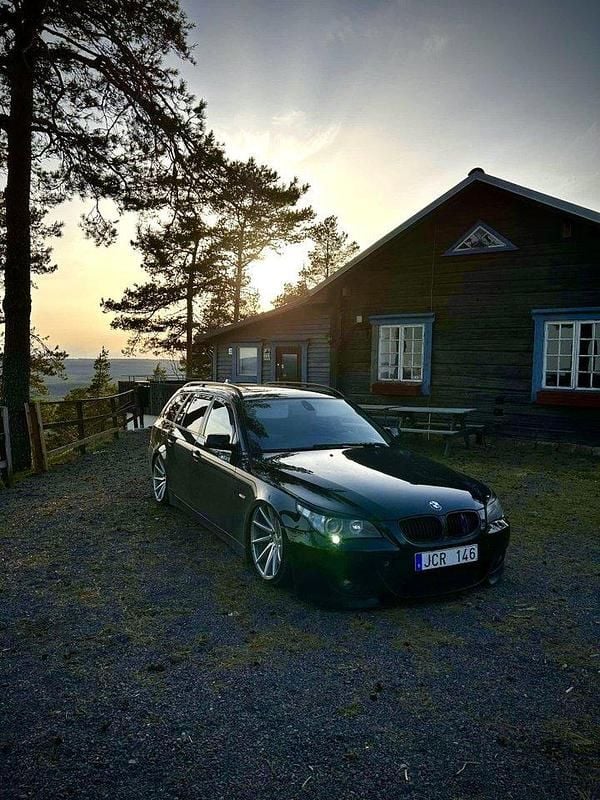 Svart Begagnad 2007 BMW 520 Sport Line Kombi | 60 000 kr (Marknadspris) - Bild 1/4