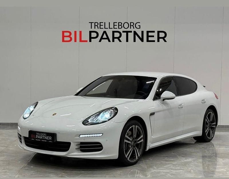 Vit Begagnad 2014 Porsche Panamera 4 Sport Sedan | 339 900 kr (Bra pris) - Bild 1/4