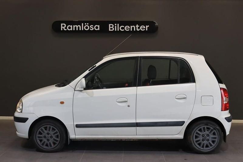 Vit Begagnad 2005 Hyundai Atos Prime Halvkombi | 19 900 kr - Bild 1/4