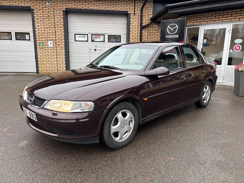 Lila Begagnad 1999 Opel Vectra Sedan | 34 900 kr - Bild 1/4