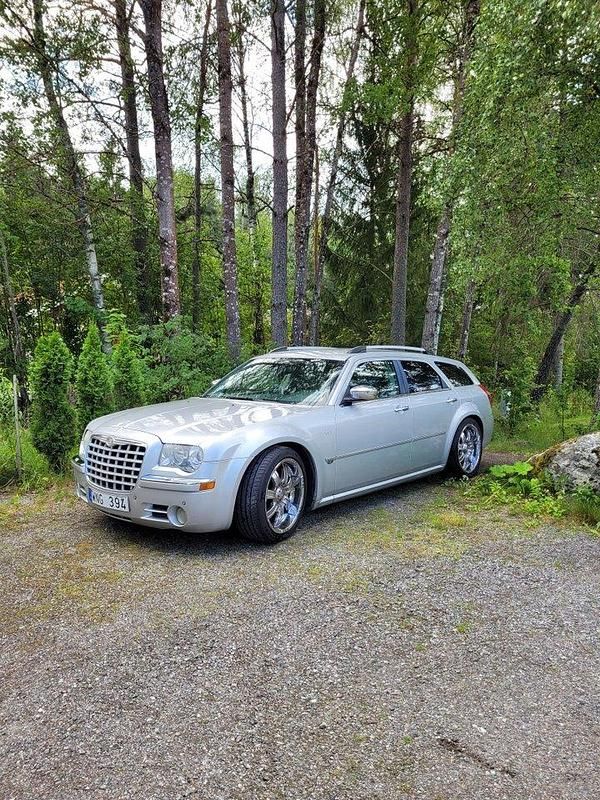 Silver Begagnad 2005 Chrysler 300C Touring Kombi | 49 500 kr (Bra pris) - Bild 1/4
