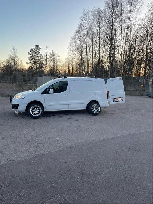 Vit Begagnad 2017 Citroën Berlingo Minibuss | 64 900 kr (Marknadspris) - Bild 1/3