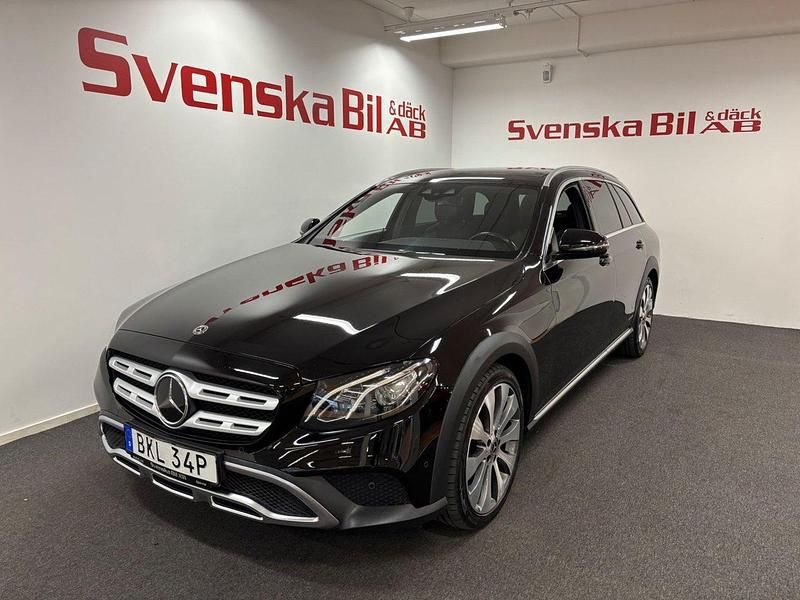 Svart Begagnad 2019 Mercedes E220 Avantgarde Kombi | 319 000 kr (Marknadspris) - Bild 1/4