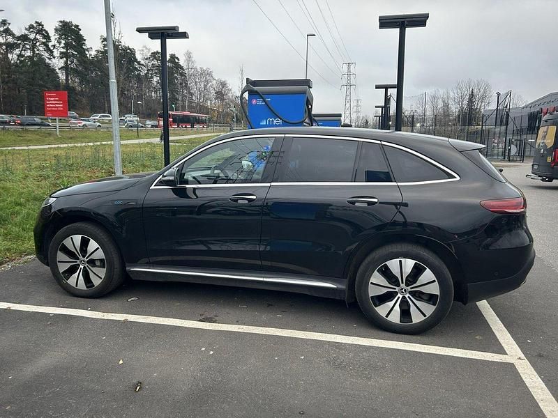 Svart Begagnad 2020 Mercedes EQC400 SUV | 350 000 kr - Bild 1/4