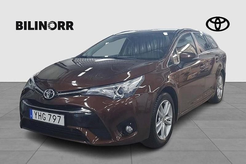Begagnad Toyota Avensis Active 148 HK (108 kW) 2016 Brun Kombi