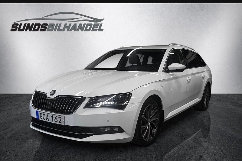 Vit Begagnad 2017 Skoda Superb Business Line Kombi | 209 900 kr (Marknadspris) - Bild 1/4