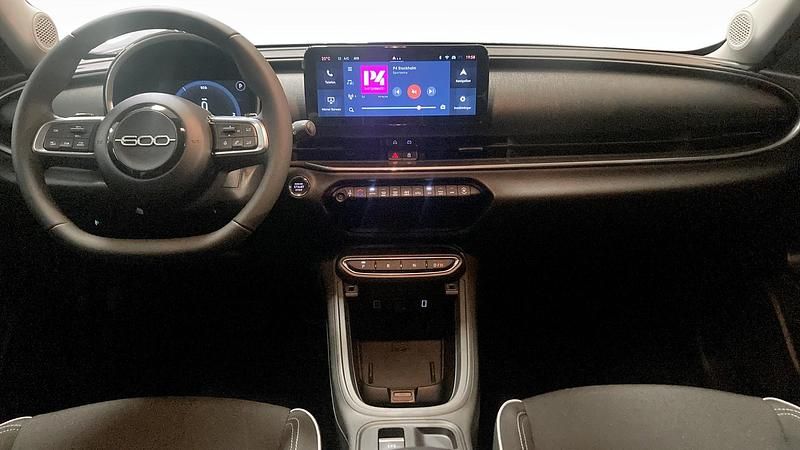 Begagnad Fiat 600 Lounge 101 HK (74 kW) 2025 Grå (beige) SUV