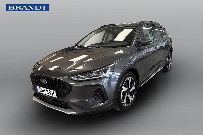 Grå Begagnad 2023 Ford Focus Active Kombi | 229 900 kr (Marknadspris) - Bild 1/4