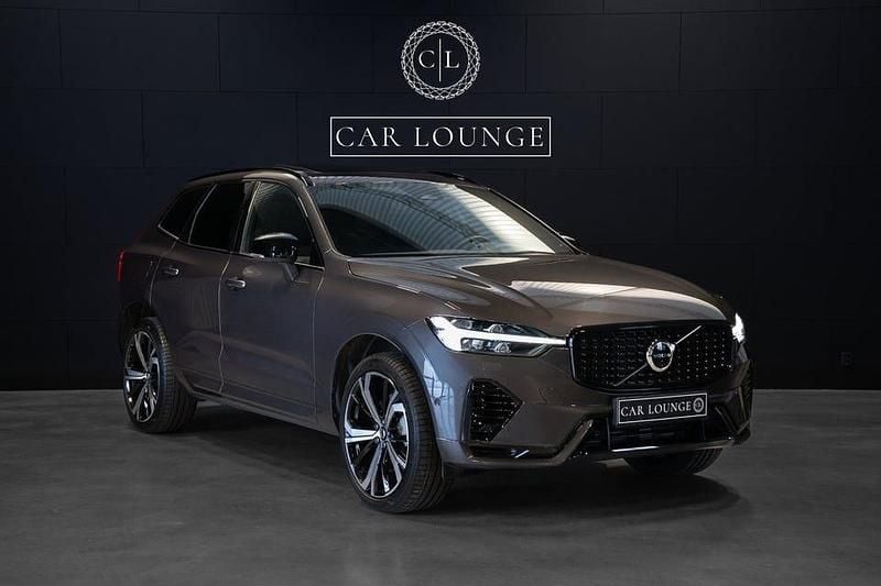 Begagnad Volvo XC60 Plus 350 HK (257 kW) 2024 Platinumgrå metallic SUV