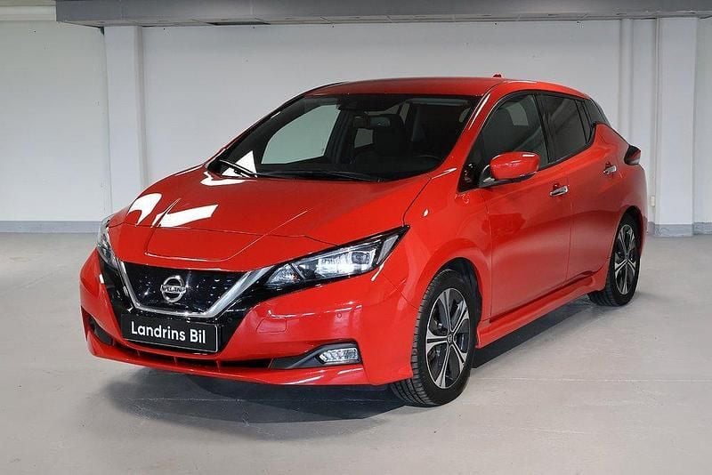 Röd Begagnad 2022 Nissan Leaf N-Connecta Halvkombi | 199 000 kr (Lite dyr) - Bild 1/4