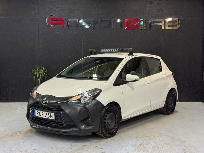 Vit Begagnad 2020 Toyota Yaris Multidrive S Halvkombi | 55 000 kr (Marknadspris) - Bild 1/4