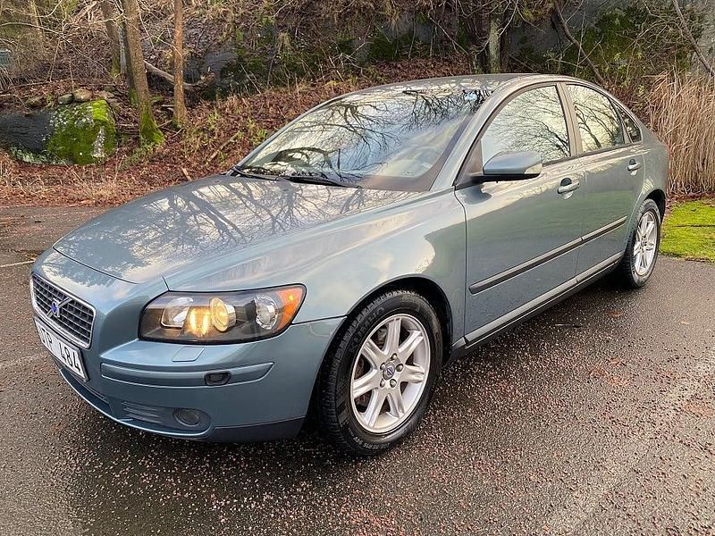 Grön Begagnad 2004 Volvo S40 Sedan | 39 900 kr (Marknadspris) - Bild 1/4