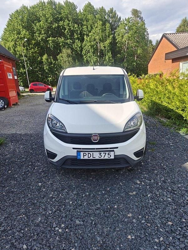 Begagnad 2018 Fiat Doblò Minibuss | 97 000 kr - Bild 1/4