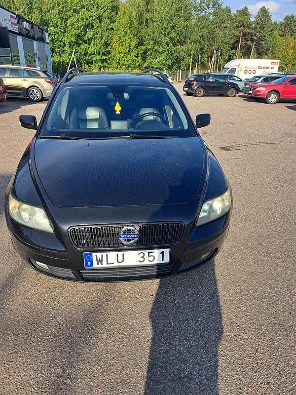 Svart Begagnad 2005 Volvo V50 Summum Kombi | 38 000 kr (Marknadspris) - Bild 1/4
