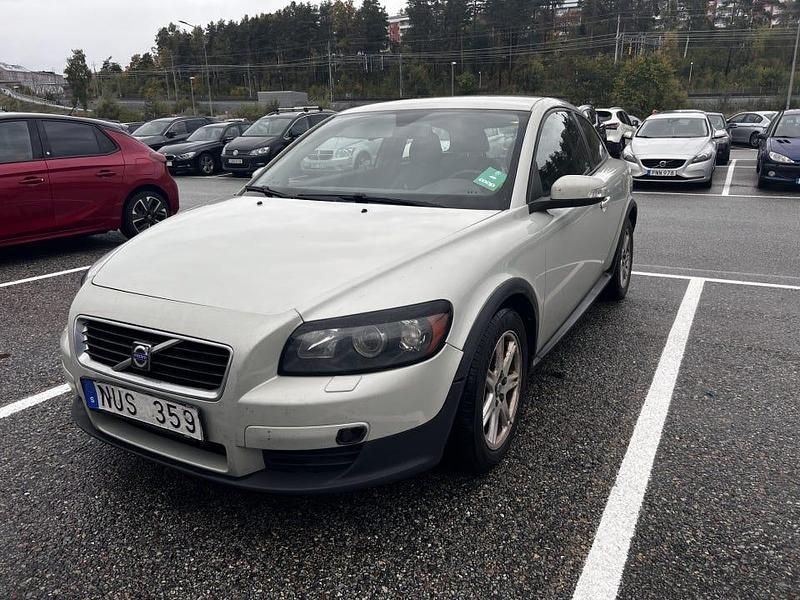 Grå Begagnad 2009 Volvo C30 Halvkombi | 25 000 kr (Marknadspris) - Bild 1/4