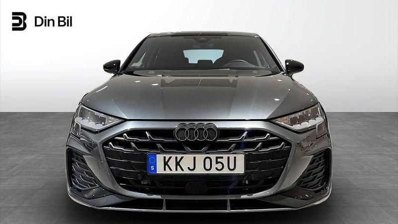 Begagnad Audi A3 S-Line 177 HK (130 kW) 2025 Daytonagrå pärleffekt Sedan