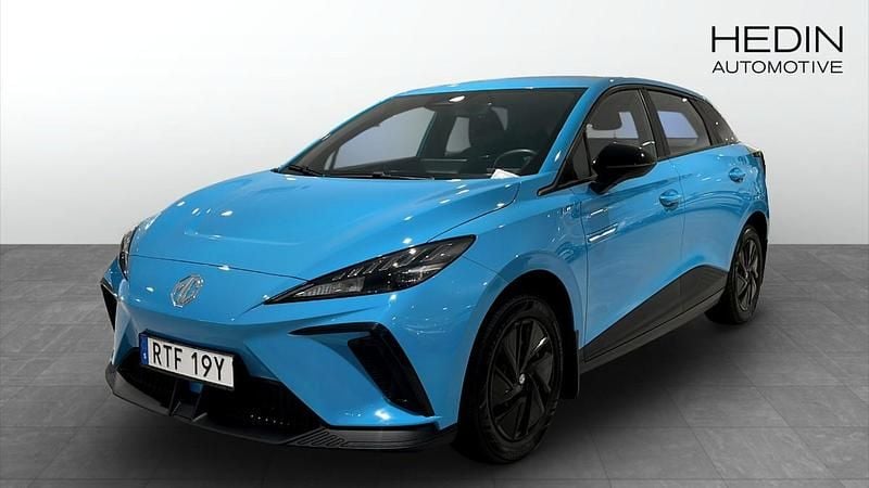 Blå (blue) Begagnad 2023 MG MG4 EV Halvkombi | 249 900 kr - Bild 1/4