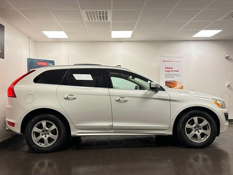 Begagnad Volvo XC60 R-Design 163 HK (119 kW) 2013 Vit SUV