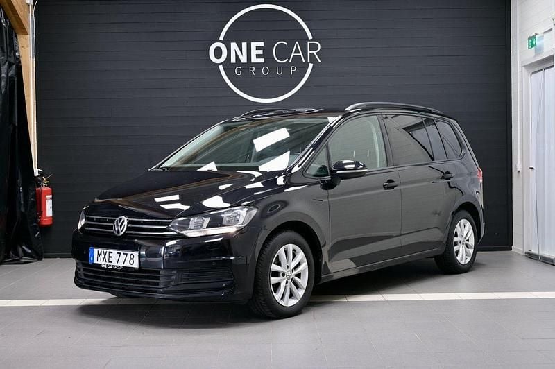 Svart Begagnad 2015 VW Touran Minibuss | 189 400 kr (Dyr) - Bild 1/4