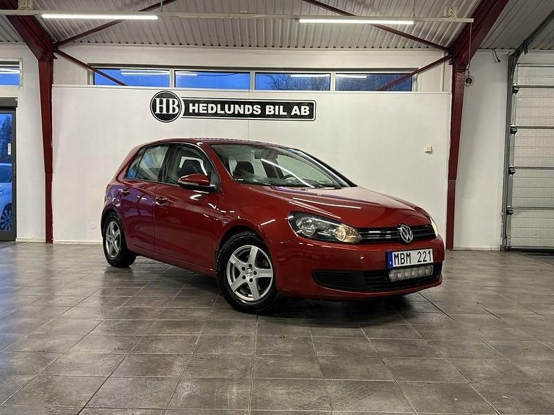 Begagnad VW Golf VII 105 HK (77 kW) 2012 Röd