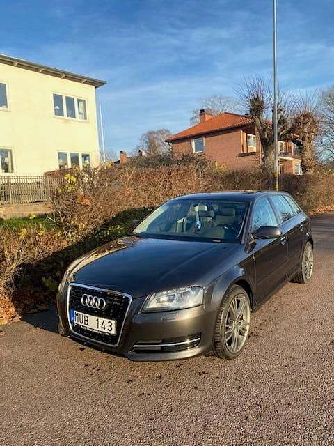 Svartgrå Begagnad 2013 Audi A3 | 70 000 kr (Bra pris) - Bild 1/4