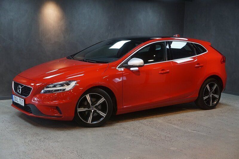 Röd Begagnad 2016 Volvo V40 R-Design Kombi | 139 900 kr (Marknadspris) - Bild 1/4