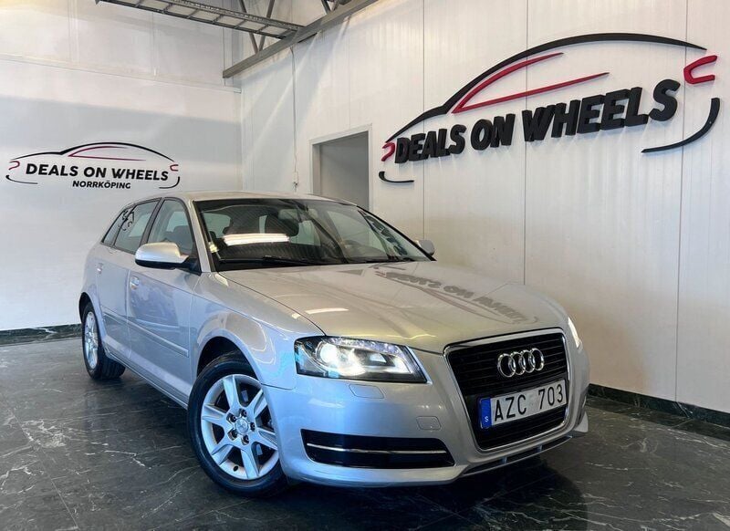 Silver Begagnad 2012 Audi A3 Sportback Attraction Halvkombi | 79 900 kr (Bra pris) - Bild 1/4